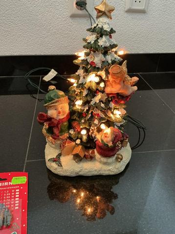 Kerst beeldje met verlichting. beschikbaar voor biedingen