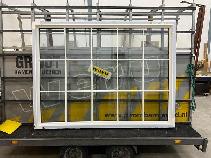 GLOEDNIEUW Vast beglaasd 15-vlaks kozijn, wit houtnerf, Doe-het-zelf en Verbouw, Kozijnen en Schuifpuien, Nieuw, Raamkozijn, Kunststof