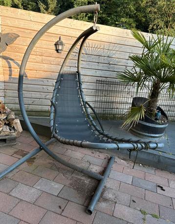 Luxe hangmat met stalen frame beschikbaar voor biedingen