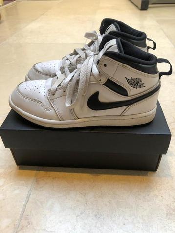 Nike Air Jordan maat 35 beschikbaar voor biedingen
