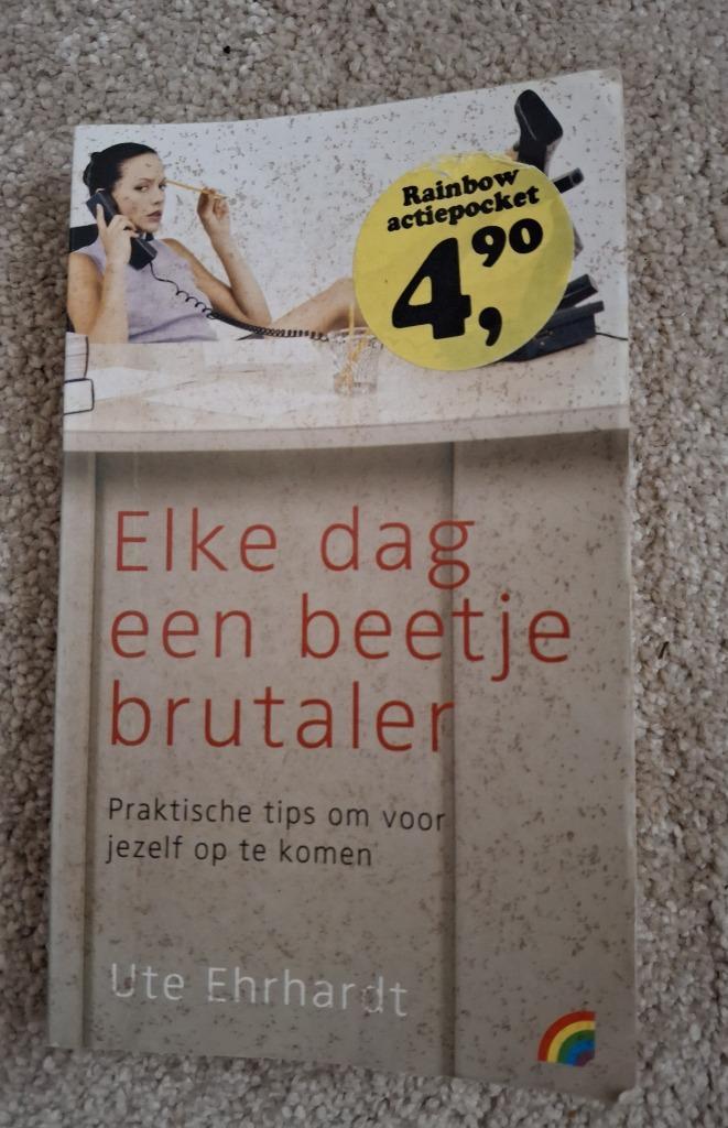 Pocket boek elke dag een beetje brutaler - Ute Ehrhardt, Boeken, Overige Boeken, Gelezen, Ophalen of Verzenden