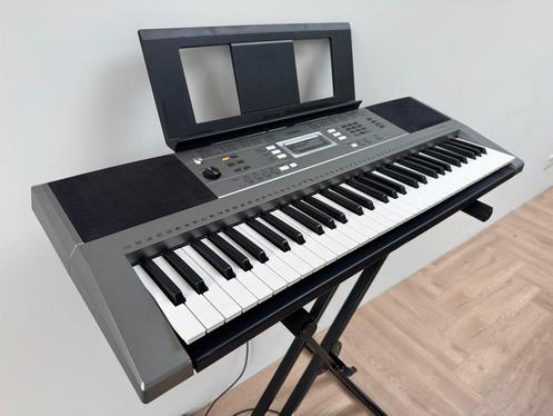 Yamaha PSR-E353 keyboard, Muziek en Instrumenten, Keyboards, Zo goed als nieuw, 61 toetsen, Yamaha, Aanslaggevoelig, Met standaard
