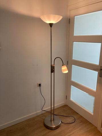 Vloerlamp, 2x dimmer, 1.81m hoog. beschikbaar voor biedingen