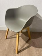 Kuipstoel beige zand taupe grijs houten frame