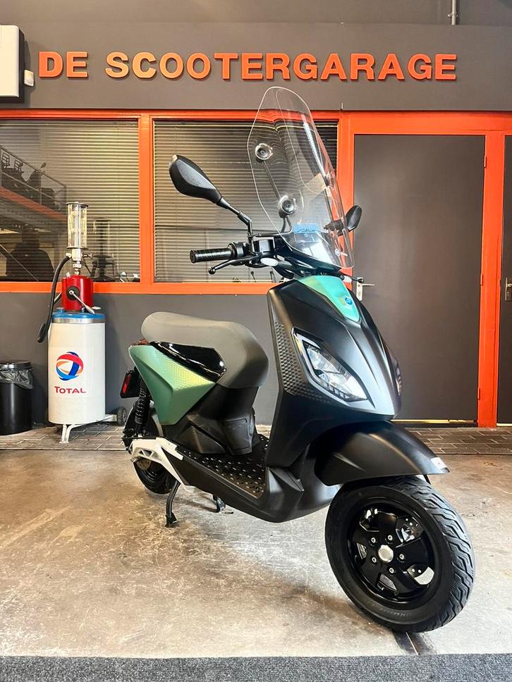 Piaggio One + brom 45km 2021 Demo, Fietsen en Brommers, Scooters | Piaggio, Gebruikt, Overige modellen, Maximaal 45 km/u, Elektrisch
