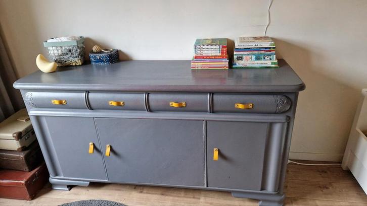 Vintage commode - Leisteengrijs met gele leren handgreepjes, Kinderen en Baby's, Kinderkamer | Commodes en Kasten, Zo goed als nieuw