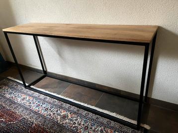 Mooie sidetable met blank eiken blad beschikbaar voor biedingen