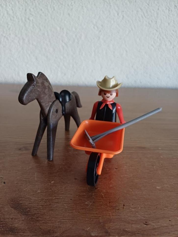 Playmobil paard, verzorger en kruiwagen., Kinderen en Baby's, Speelgoed | Playmobil, Gebruikt, Los playmobil, Ophalen of Verzenden
