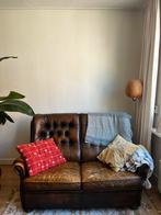 Vintage kleine chesterfield bank loveseat, Huis en Inrichting, Banken | Bankstellen, Ophalen, Gebruikt, Tweepersoons, 75 tot 100 cm