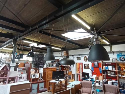 Hanglampen stoer en metaal uitvoering, Huis en Inrichting, Lampen | Hanglampen, Minder dan 50 cm, Metaal, Ophalen