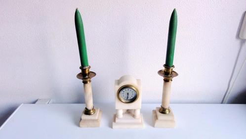 Klokkenstel, wit marmer, antiek, klok en 2 kaarsenstandaards, Antiek en Kunst, Antiek | Klokken, Ophalen of Verzenden