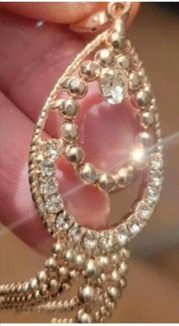 Oude chique Oorbel.

 beschikbaar voor biedingen