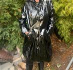 Zwarte Lak Regenjas Dames, Ophalen of Verzenden, Zo goed als nieuw, Maat 42/44 (L), Zwart