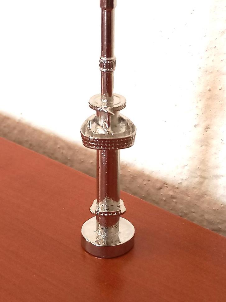 Beeldje Euromast Rotterdam, Verzamelen, Beelden en Beeldjes, Zo goed als nieuw, Overige typen, Verzenden