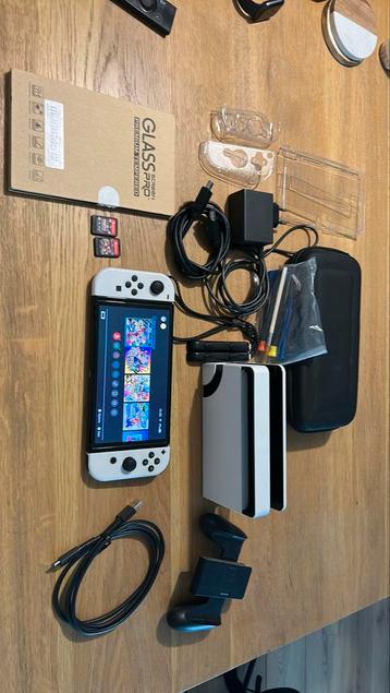 NINTENDO SWITCH OLED + 2 GAMES & ACCESSOIRES
