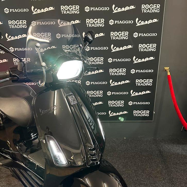 Vespa Sprint 50 4T E4 Glans zwart 2018/ Level10 1e eigenaar!, Fietsen en Brommers, Brommers | Overige merken, Zo goed als nieuw