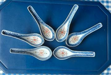 Chinese rijstlepels of soep met rijstkorrels, amuse ? mooi. beschikbaar voor biedingen