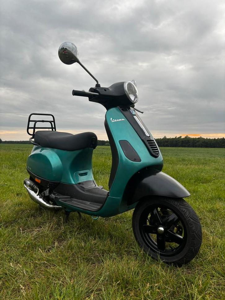 Vespa lx 2 takt brom, Fietsen en Brommers, Scooters | Vespa, Zo goed als nieuw, Vespa LX, Maximaal 45 km/u, Tweetakt, Ophalen of Verzenden