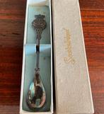 Verzilverde sierlijke bewerkte theelepel in doosje medemblik, Antiek en Kunst, Ophalen of Verzenden