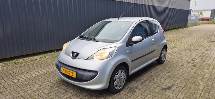 Peugeot 107 1.0-12V XR / APK gekeurd tot 23-10-2026 /, Auto's, Peugeot, Bedrijf, Te koop, ABS, Airbags, Metallic lak, Radio, Startonderbreker