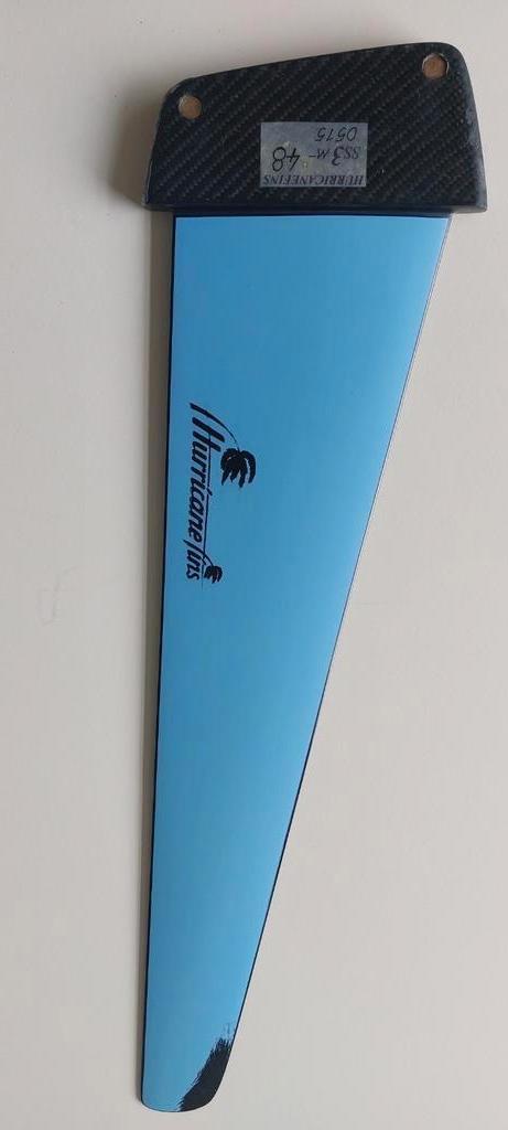 Topvin: Hurricane SS3 48 cm DTB (stijfheid M-), Watersport en Boten, Windsurfen, Gebruikt, Overige typen, Met vin(nen), Met draagtas