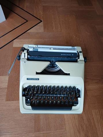 Typemachine ('Gabriele 10') inclusief koffer beschikbaar voor biedingen