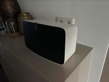 Sonos Play:5 Gen 2 wit (model S100) inclusief standaards beschikbaar voor biedingen