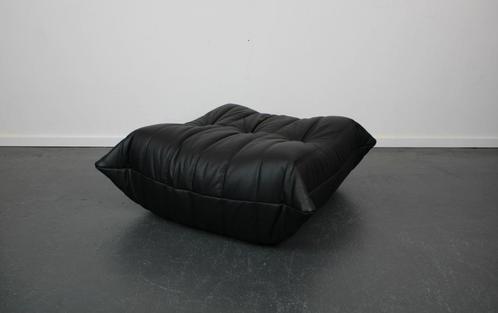 Ligne Roset Togo poef, zwart leer, Huis en Inrichting, Banken | Sofa's en Chaises Longues, Nieuw, Leer, Ophalen