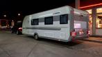 DEZE ZOMER LUXE VAKANTIE? ADRIA ASTELLA CARAVAN MET STALLING, Caravans en Kamperen, Caravans, Standaardzit, 75 kg, 7 tot 8 meter