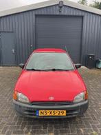 Toyota Starlet 1.3 16V 1996 Rood, Auto's, 4 cilinders, Starlet, 400 kg, Origineel Nederlands
