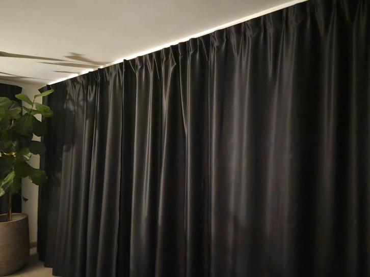 Meerdere zwarte verduisterende gordijnen zwart, Huis en Inrichting, Stoffering | Gordijnen en Lamellen, Gebruikt, 200 cm of meer
