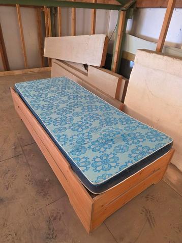 2 bedden - 195x85 stapelbaar beschikbaar voor biedingen