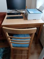 Eettafel met vier houten stoelen, Huis en Inrichting, Kasten | Computermeubels, Strak, Ophalen of Verzenden, Zo goed als nieuw