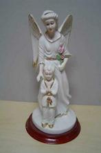 Beeld Engelbewaarder met meisje of jongen porselein, Ophalen of Verzenden, Zo goed als nieuw, Beeld(je), Christendom | Katholiek