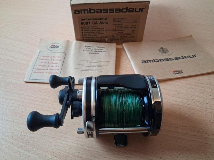 ABU Ambassadeur 6001 CA met ratel (en doos met papieren), Watersport en Boten, Hengelsport | Roofvissen, Zo goed als nieuw, Molen