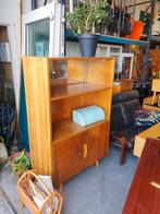 Vintage wandkast met vitrine en open vak, Huis en Inrichting, Kasten | Wandmeubels, 25 tot 50 cm, Ophalen of Verzenden, Zo goed als nieuw