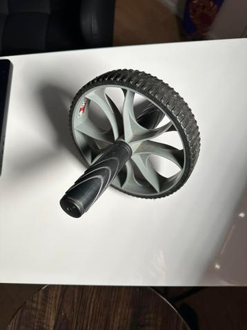 Buikspierwiel beschikbaar voor biedingen