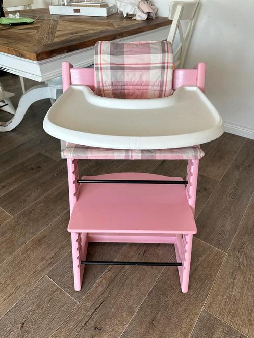 Roze Tripp trapp met babyset, tray, bekleding en gordel, Kinderen en Baby's, Kinderstoelen, Zo goed als nieuw, Meegroeistoel, Ophalen
