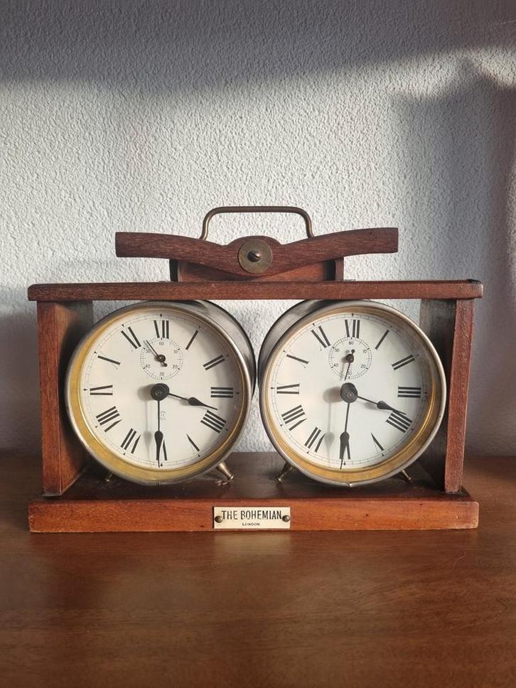 Vintage Schaakklok 'The Bohemian', Antiek en Kunst, Antiek | Klokken, Ophalen of Verzenden