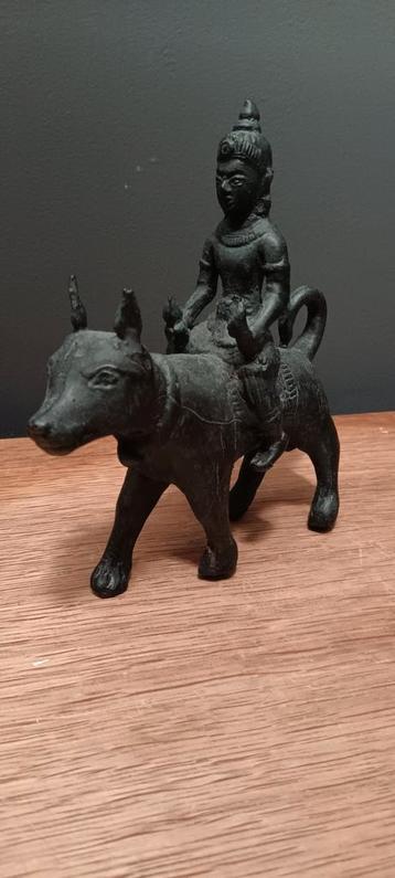 HindoeGod Shiva?Parvati met Nandi. brons, India? beschikbaar voor biedingen