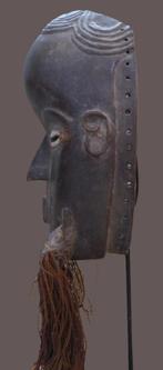 Afrikaans Bete Masker, Ophalen