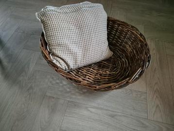 Rotan (Honden) mand  beschikbaar voor biedingen
