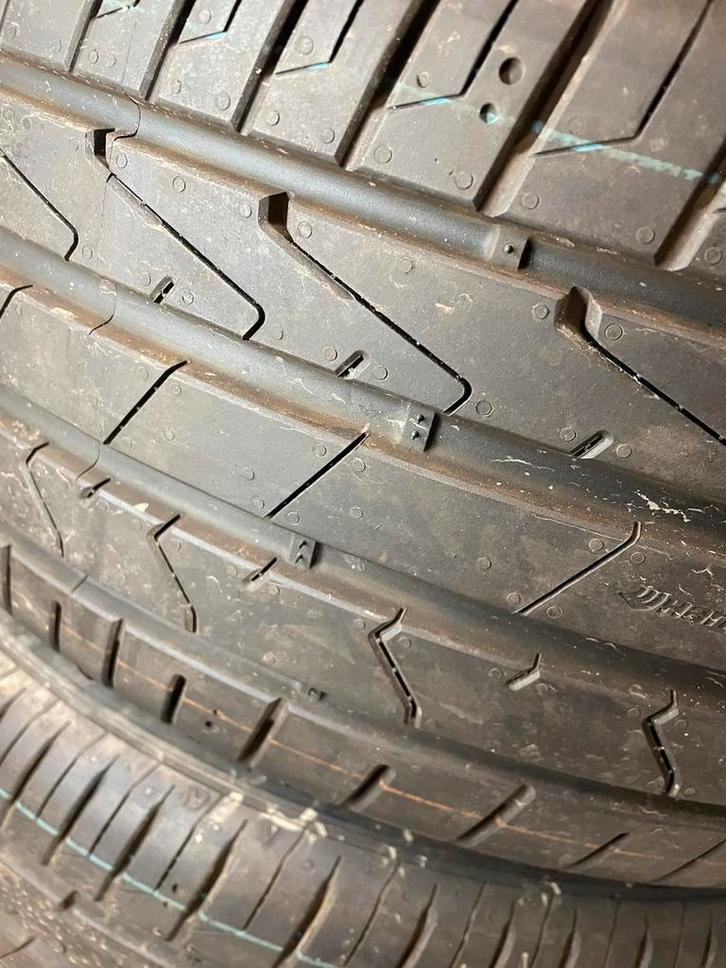 “215 45 17 hankook. Demo. Puntjes zitten er nog op”, Auto-onderdelen, Banden en Velgen, Band(en), Zomerbanden, 17 inch, 215 mm