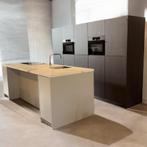 Prachtige greeploze showroom keuken met kookeiland, Huis en Inrichting, Ophalen, Zo goed als nieuw, Graniet of Steen, Met kookeiland
