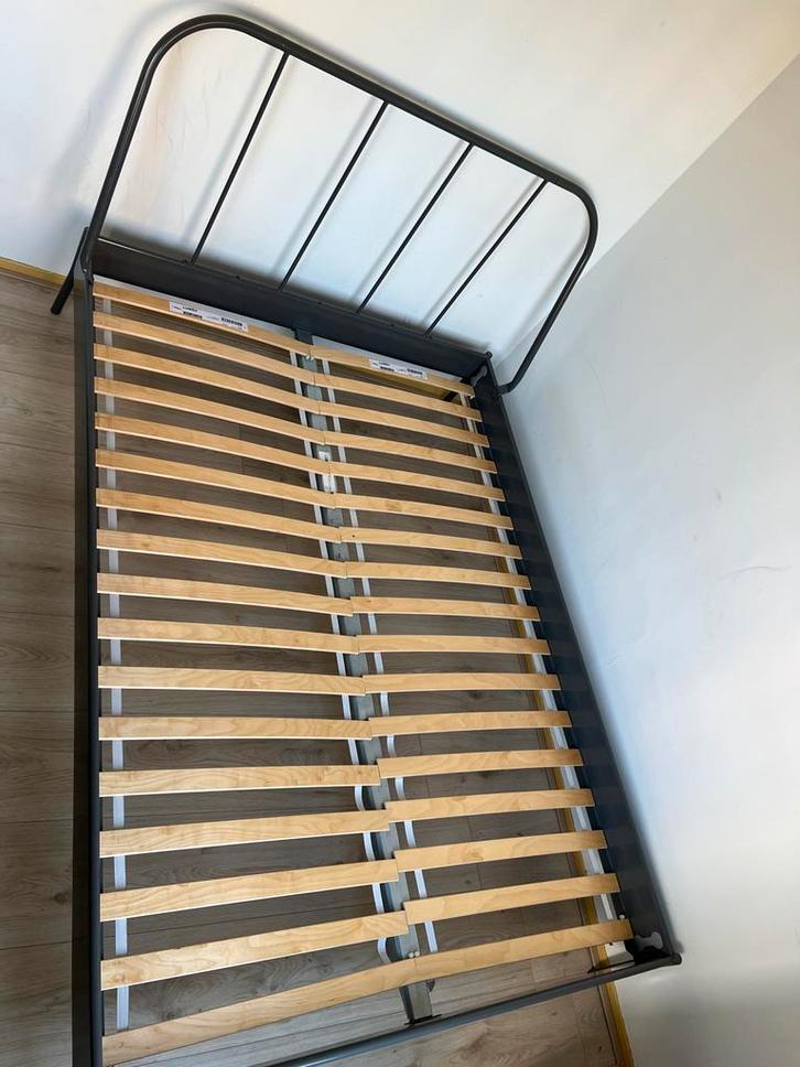 IKEA Bedframe 140x200, Huis en Inrichting, Slaapkamer | Bedden, Zo goed als nieuw, Tweepersoons, 140 cm, 200 cm, Metaal, Zwart