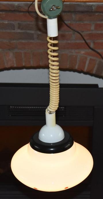 Vintage Hanglamp Melkglas met Rode Stippen. beschikbaar voor biedingen