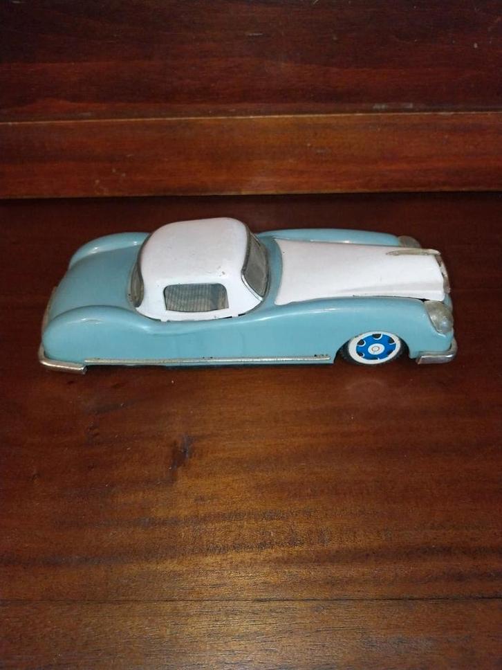 Vintage Japanse blik sedan met litho-motor – ca. 1:23 schaal, Hobby en Vrije tijd, Modelauto's | 1:24, Gebruikt, Overige merken