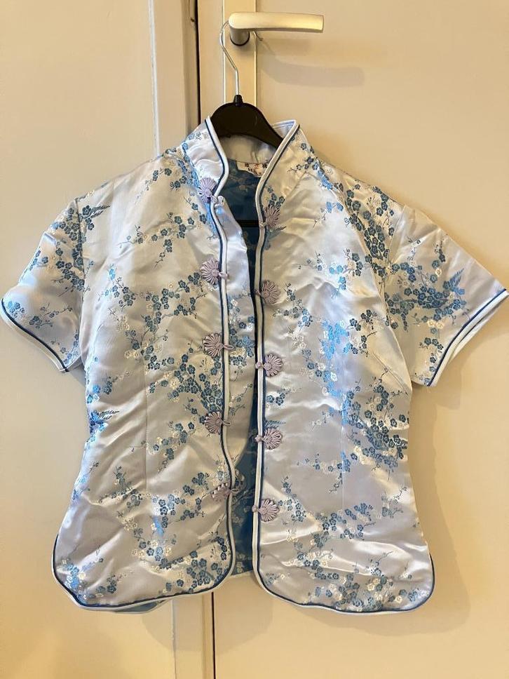 IJsblauwe blouse uit China van zijde met knoopjes, Kleding | Dames, Blouses en Tunieken, Zo goed als nieuw, Maat 38/40 (M), Blauw