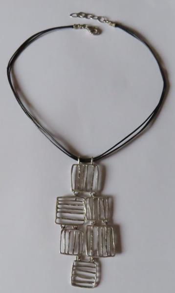Koopje! Jéh koord ketting/grote zilveren design hanger, incl beschikbaar voor biedingen