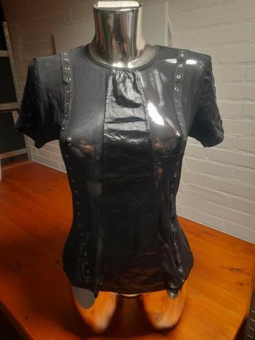 Zwart doorschijnend shirt beschikbaar voor biedingen